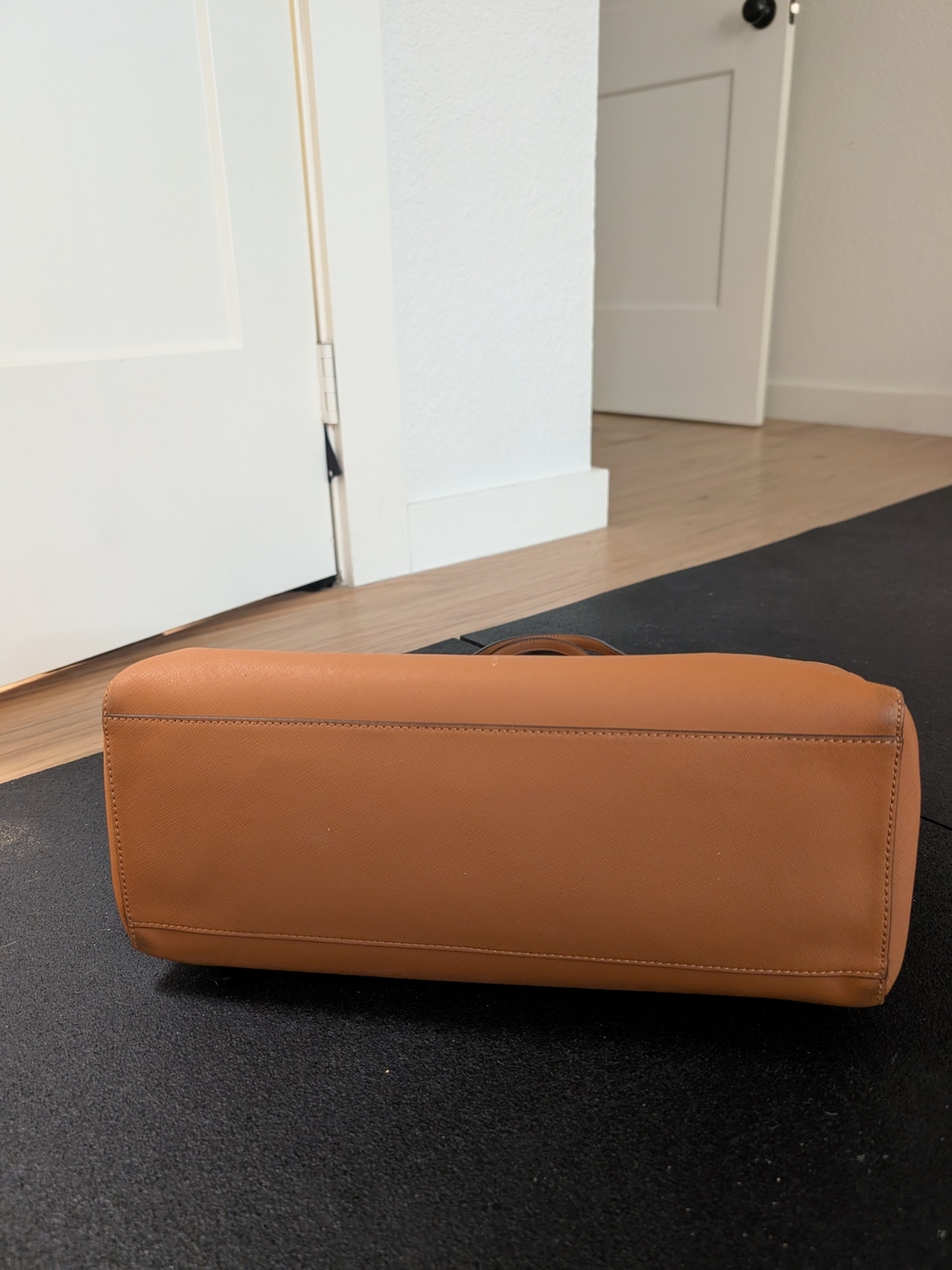 Tory Burch Tan Saffiano Leather Emerson Shoulder Bag Purse - Picture 3 of 12